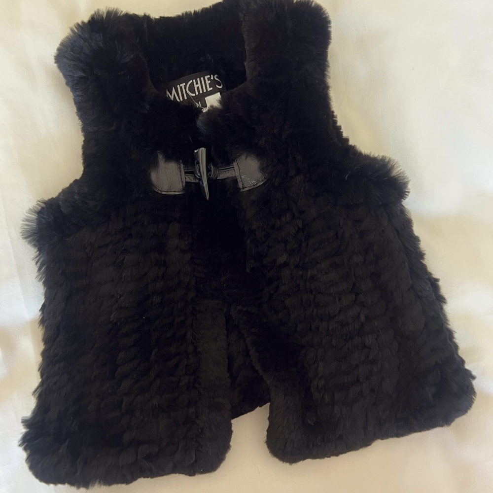 🖤 Little girl’s Mitchie’s black rabbit fur vest -sz. M 🖤